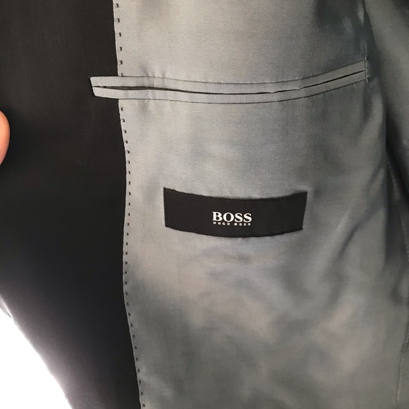 Hugo Boss Suit Jacket - 40R - Picture 4 of 6